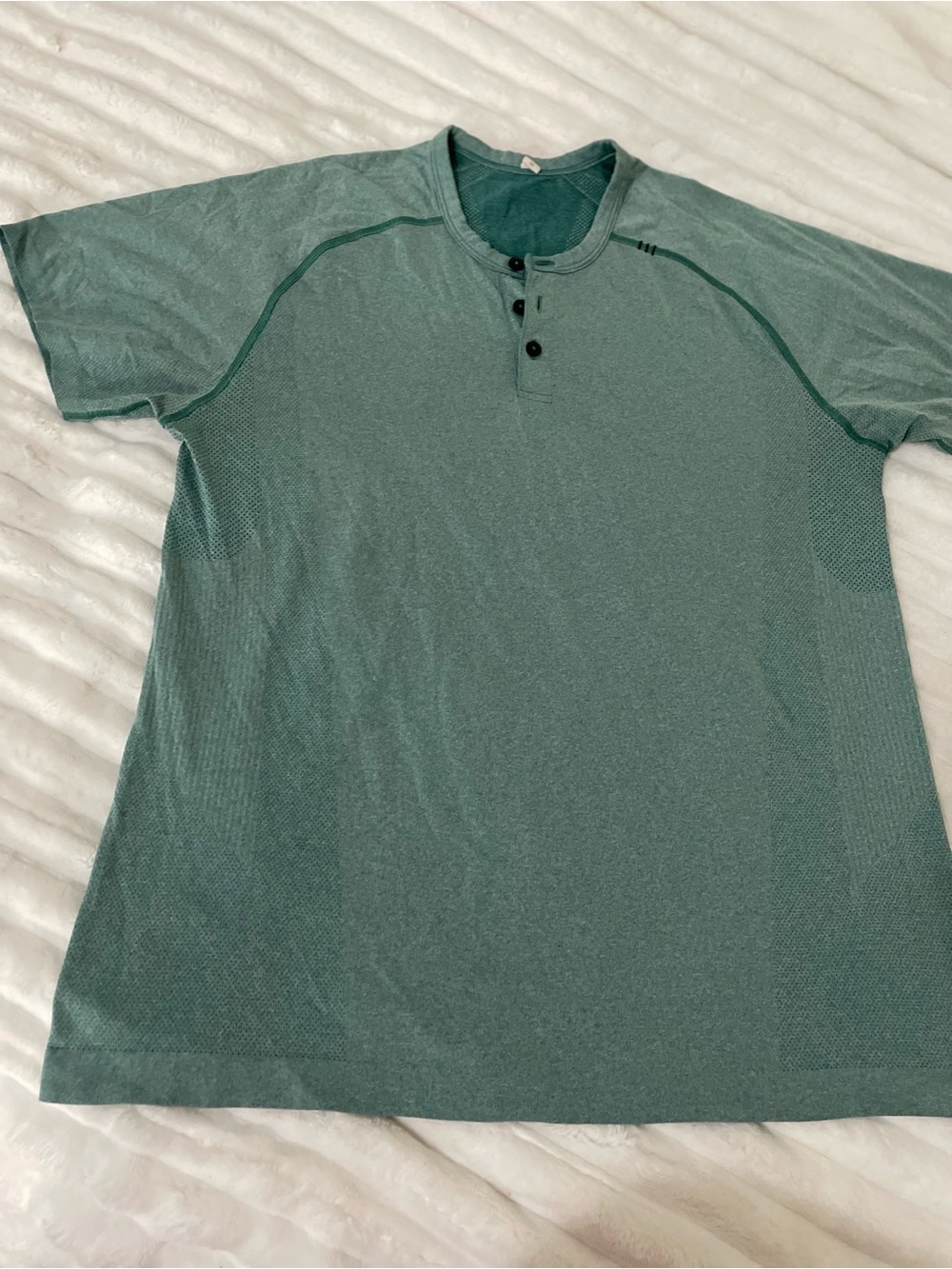 lululemon athletica Men's Seafoam Green Short-Sleeve Henley